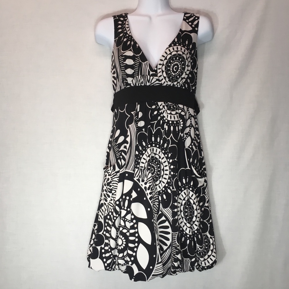 Black & White low plunge cute dress